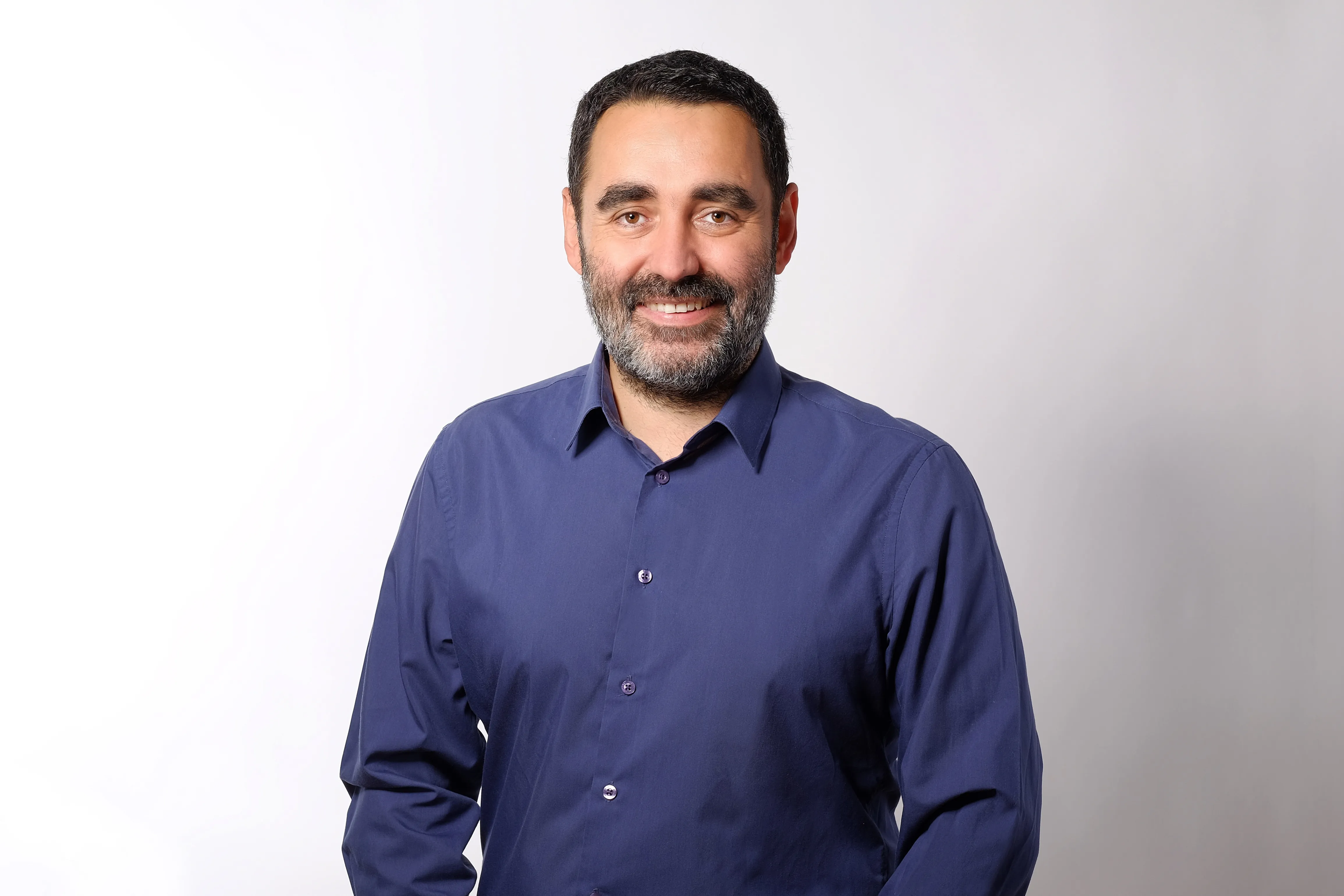 عرض الملف الشخصي لـ Eser Erdem