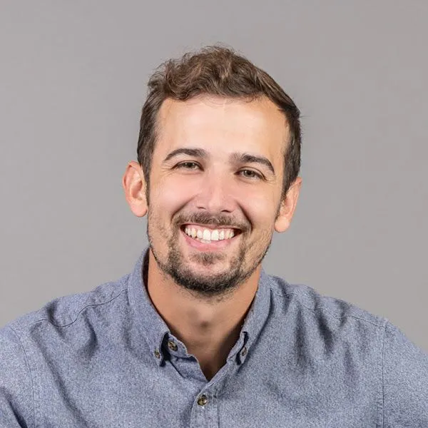 عرض الملف الشخصي لـ "ستيفان سيلفا"