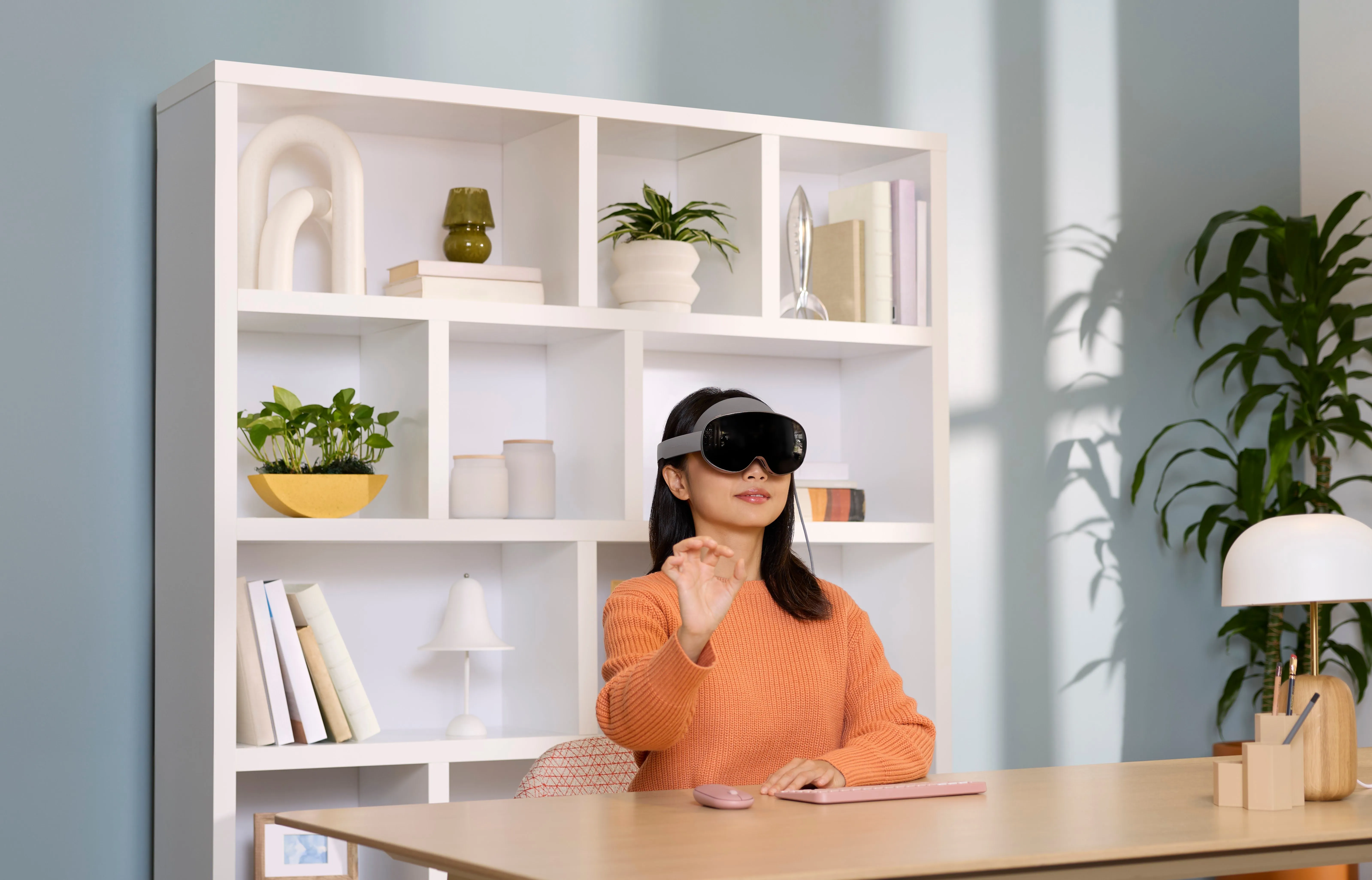 image_Lens_2025Q4_25H109x001_02_F_Talent_Scene1_0246_R03a_w_KB_QC (2).jpg