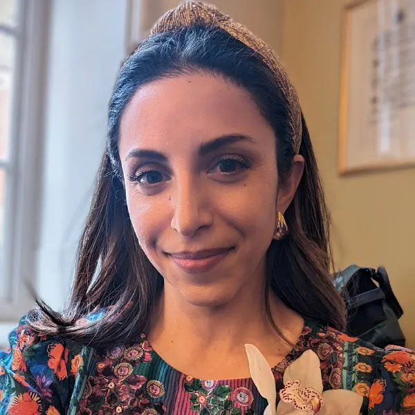 Wyświetl profil Roxanny Aliabadi Walker