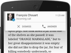 Section supérieure de l&#39;appareil mobile affichant une alerte de notification prioritaire