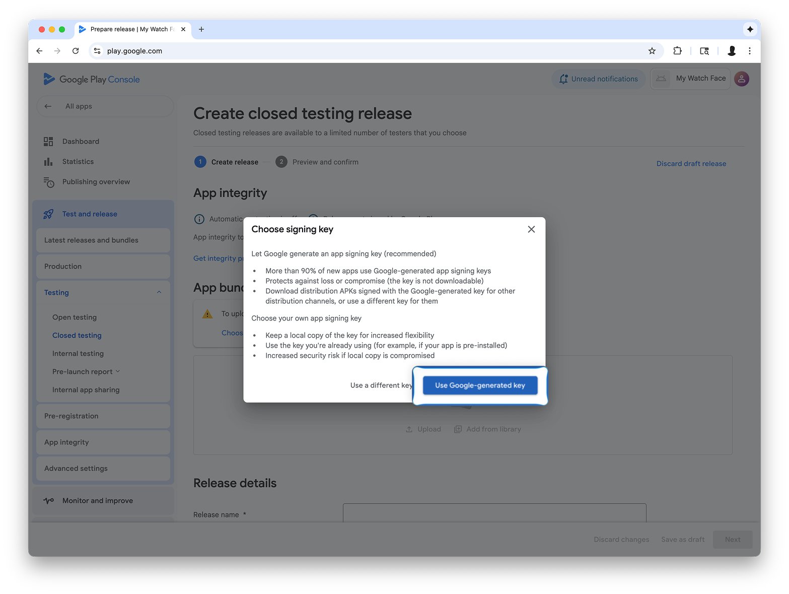 הלחצן נמצא בצד ימין
